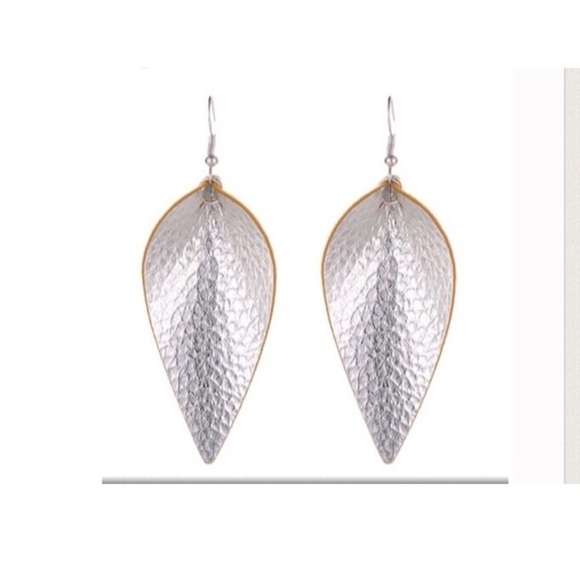 Leather Drop Earrings l BOHO LEATHER LEAF EARRINGS - Picture 2 of 2